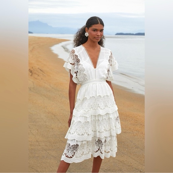 FARM Rio Dresses & Skirts - Farm Rio V-Neck White Lace Dress Size Medium